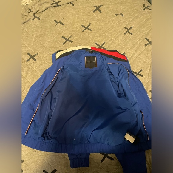 Used tommy windbreaker size 7 kids - Picture 3 of 4